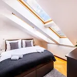 Luxurious Woodrow Wilson Apt In Prague Centre