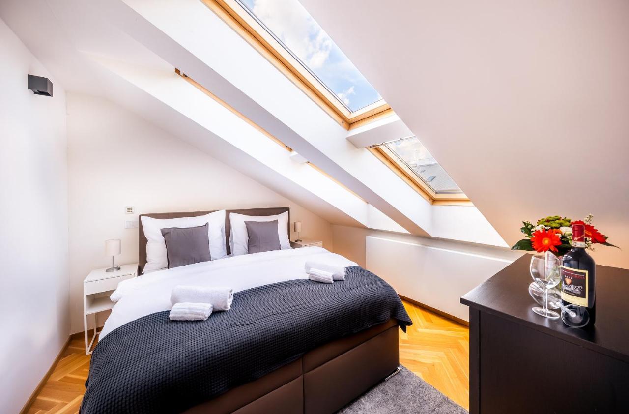 Luxurious Woodrow Wilson In Centre Apartment