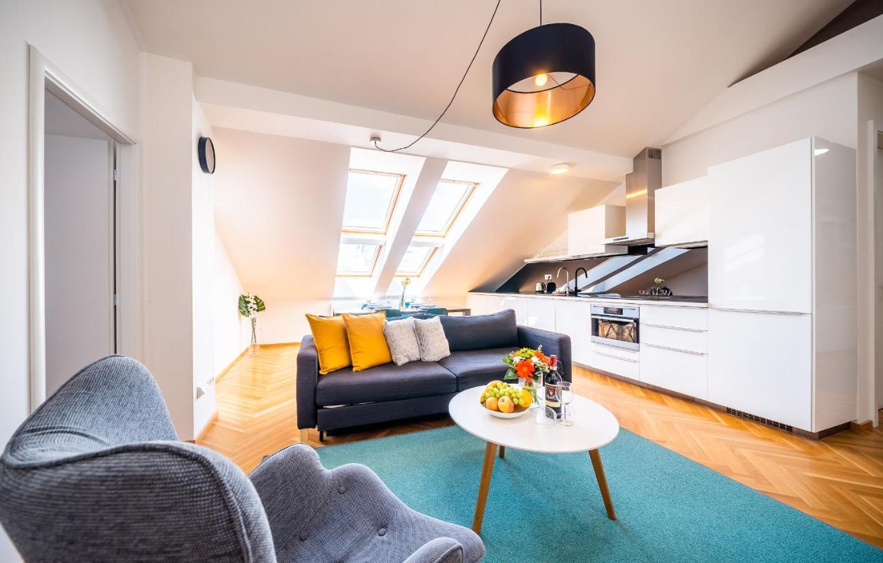 Luxurious Woodrow Wilson In Centre *