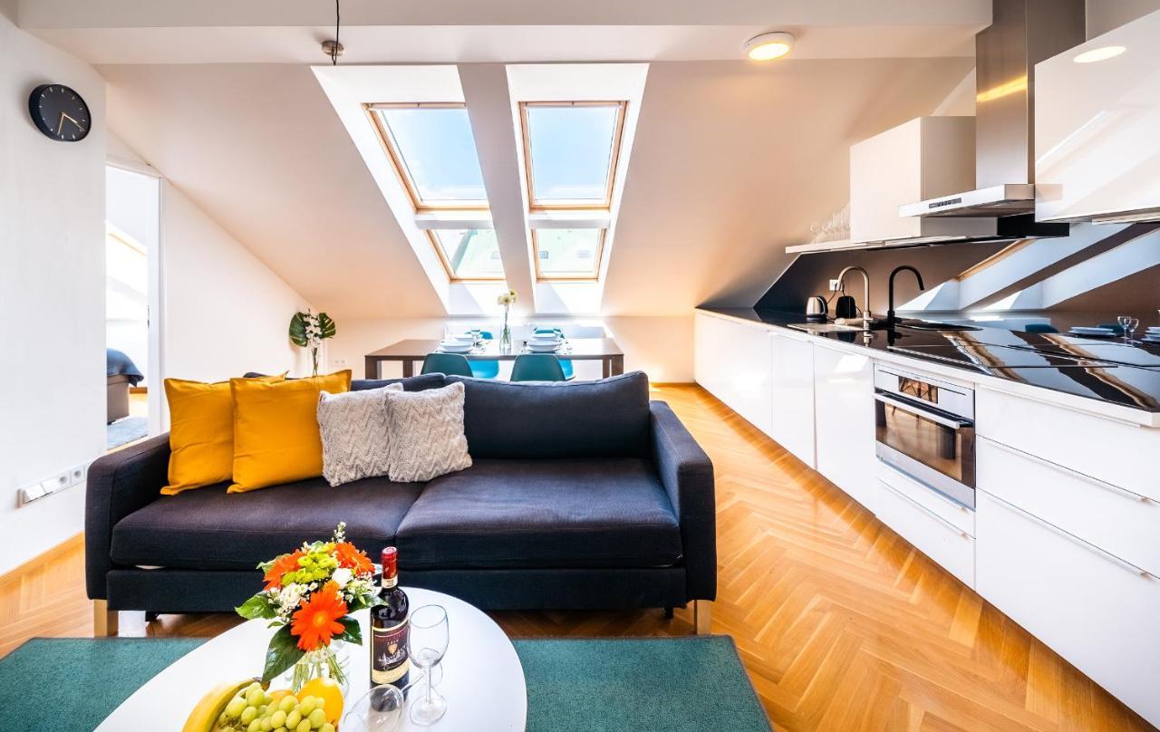 Luxurious Woodrow Wilson In Centre Apartment